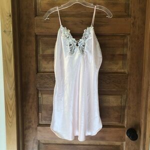 Pollinaise/ vintage/ short nightie/ size s/ light pink with rose embellishments